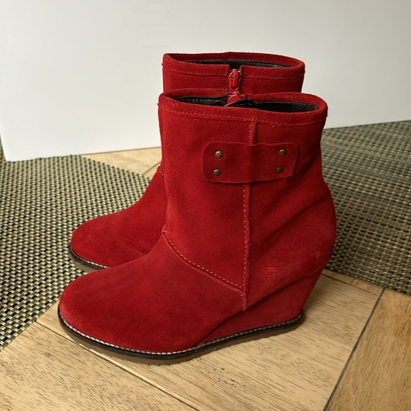NWOT Skechers Red Suede Wedge Ankle Boots - Picture 3 of 10